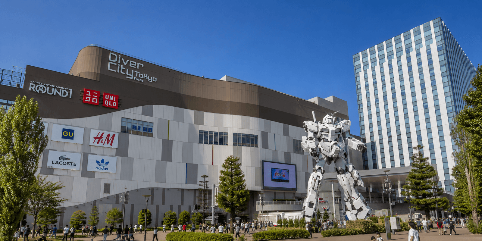 DiverCity Tokyo Plaza shopping and entertainment complex exterior with Festival Square, Odaiba, Koto, Tokyo, Japan