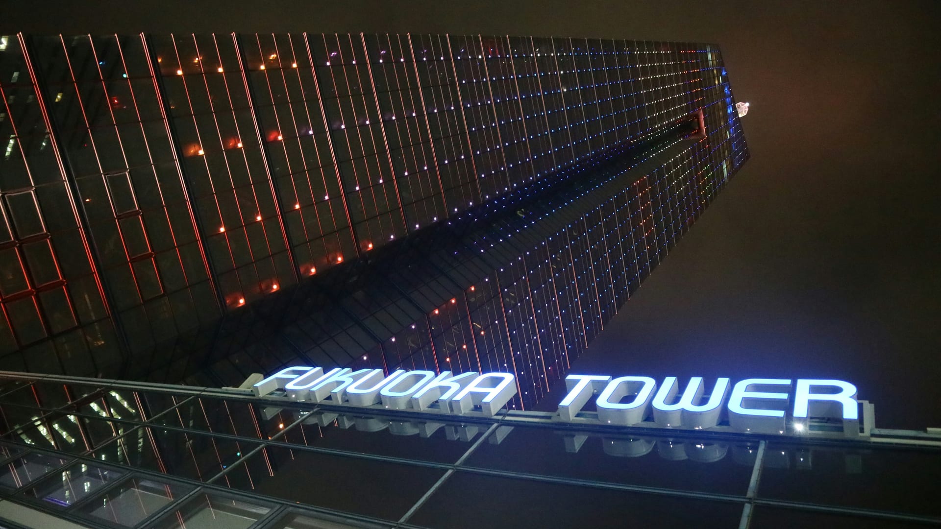 Fukuoka Tower mirrored facade reflecting the sky over Hakata Bay
