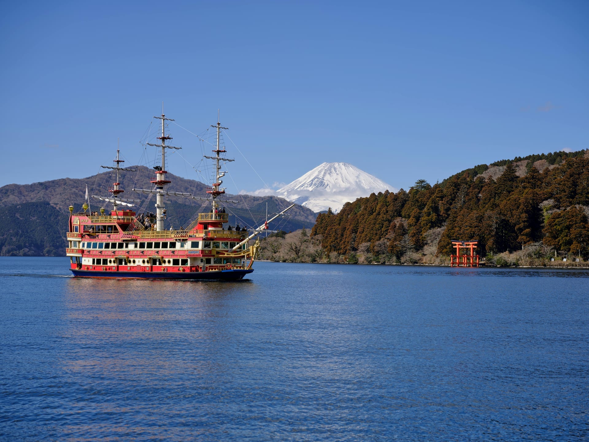 Lake Ashi Ashinoko Mt Fuji reflection torii gate Hakone Japan