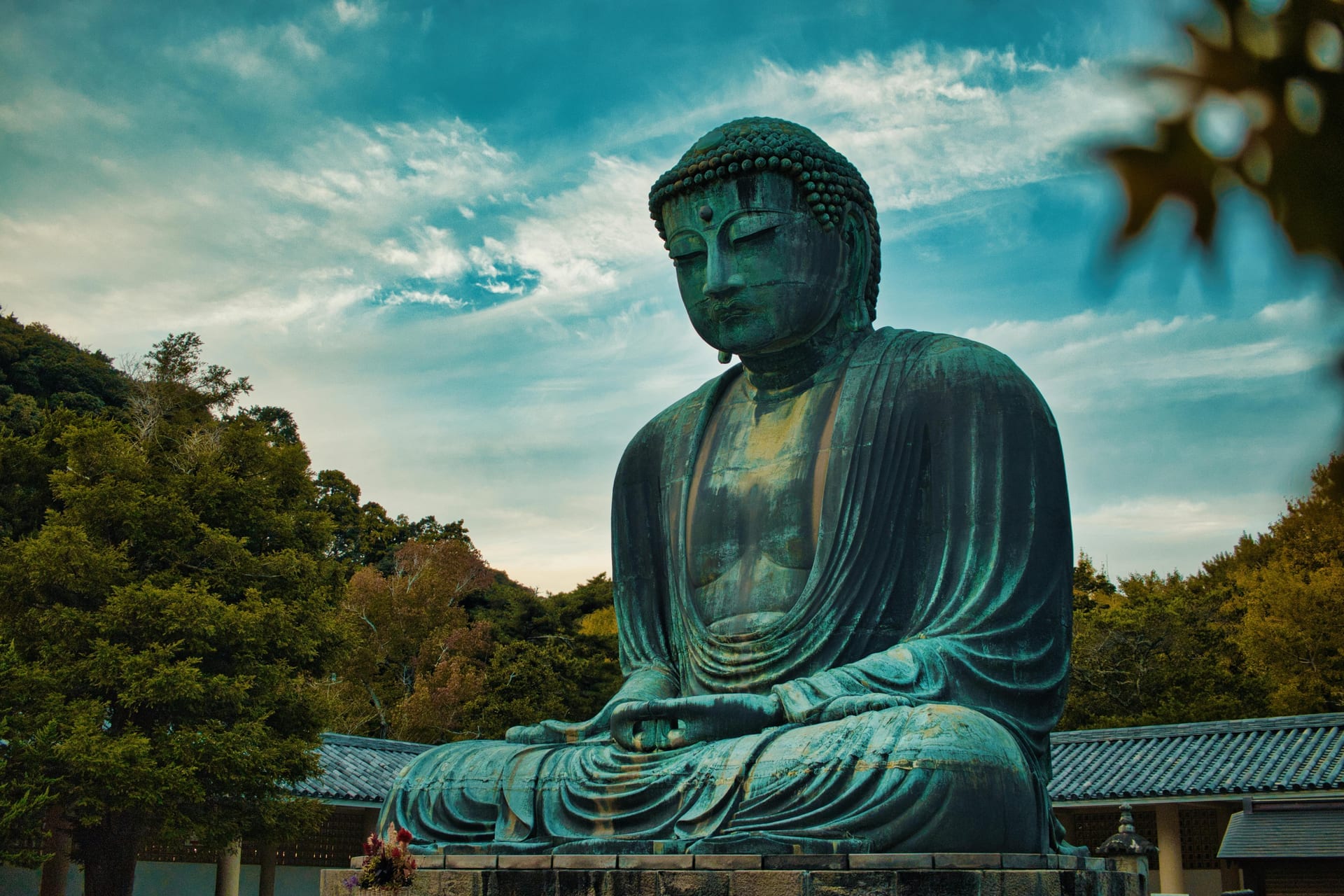 Visitors admiring the Great Buddha of Kamakura in its open-air courtyard