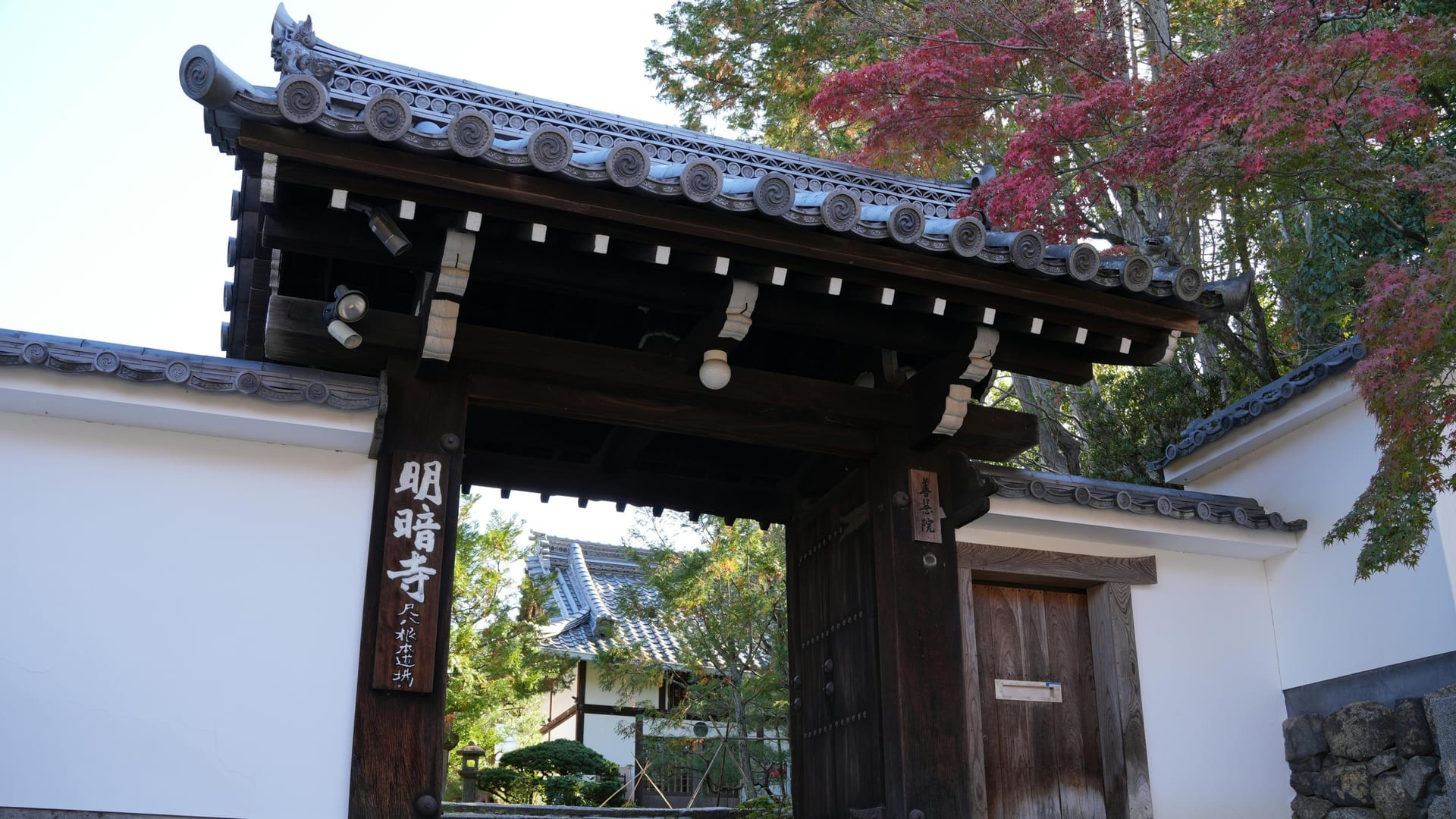 The famous Zen rock garden at Ryoan-ji Temple with fifteen stones arranged in raked white gravel, Kyoto