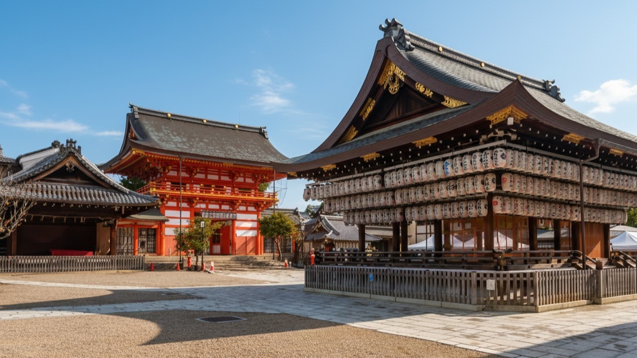Cherry blossoms and festival celebrations at Yasaka Shrine and Maruyama Park in spring Kyoto