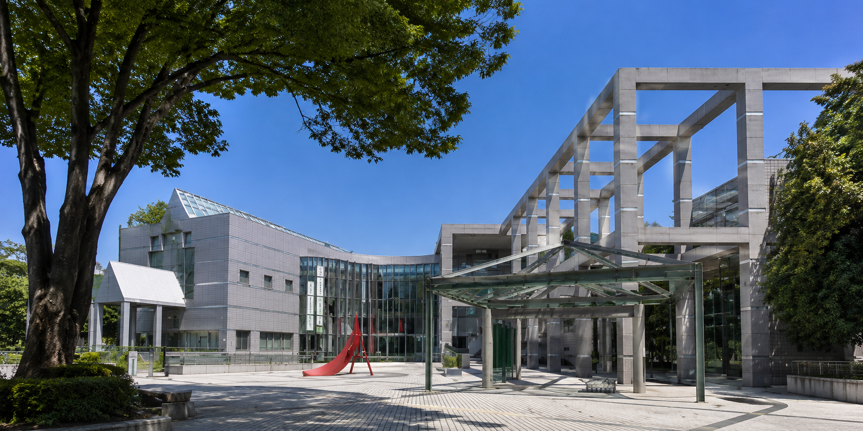 Kisho Kurokawa-designed exterior of the Nagoya City Art Museum in Shirakawa Park, Naka-ku